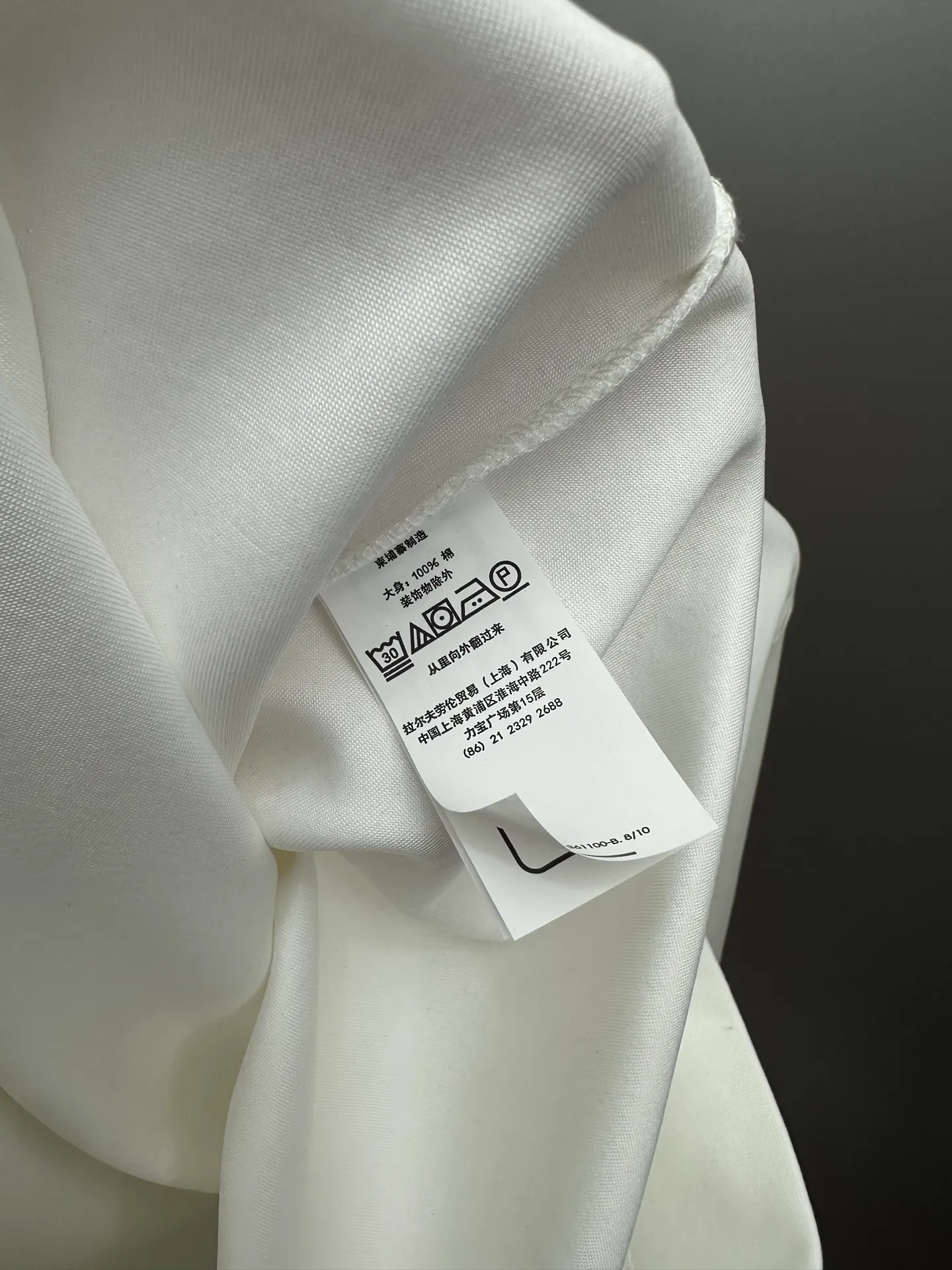 P250 Ralph Lauren/Ralph Lauren classic small logo embroidered turtleneck half-zip sweatshirt, simple and versatile ~ super delicate and soft, close to the body without being tied. Perfectly reflects the brand's sense of superiority. The cut is standard, comfortable to stretch, unrestricted in movement, and highly practical to wear. Classic and simple style, with pony embroidery pattern on the chest, imported machines, three-dimensional and full. Original Polo brass zipper, three-dimensional windproof lapels, taking into account warmth and cool lines, full of coolness, half-open lazy mode. The fit is loose, whether worn alone or layered, you can wear different styles of fashion with just one piece. Color: black, white, gray, brown, navy. Size: S-xL